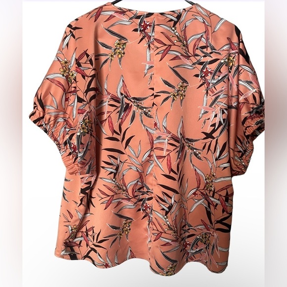 Marc New York Tops - Andrew Marc Tops Floral Boxy Satin V Neck Blouse Workwear Color: pink/Orange L